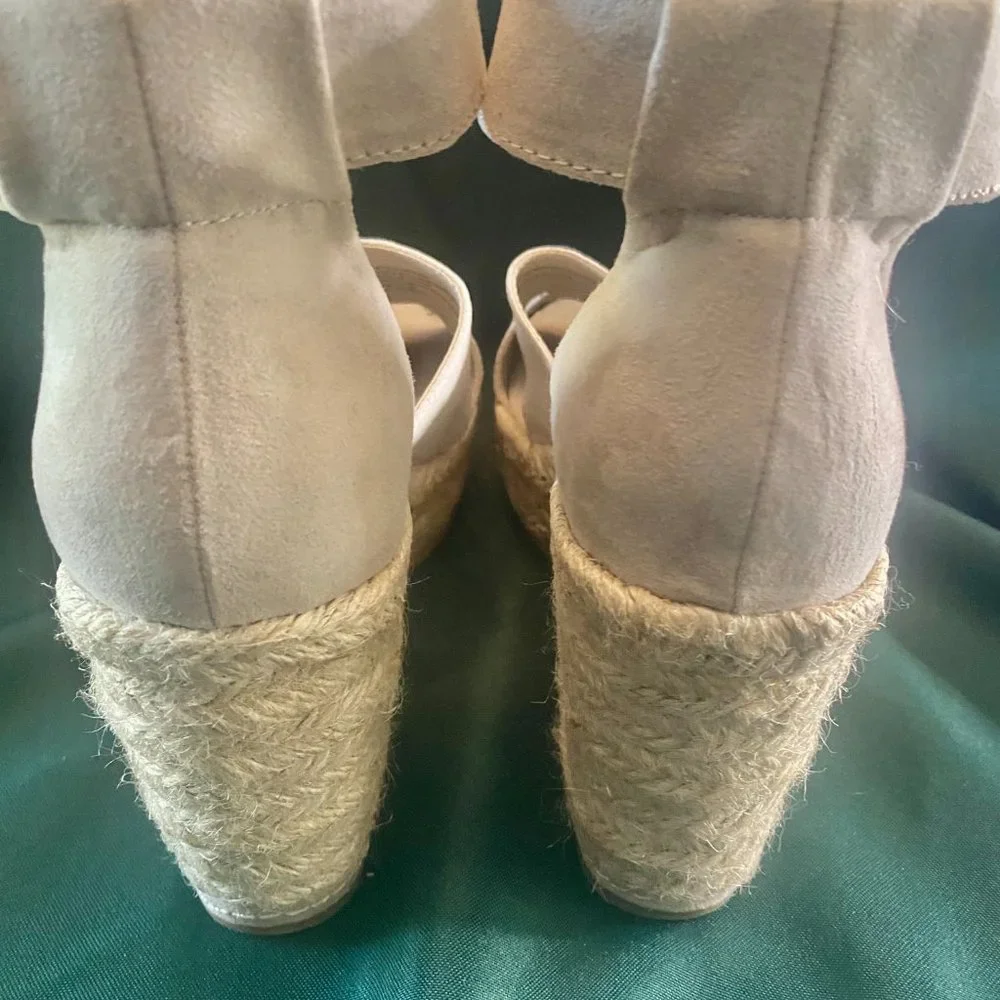 Universal Thread - Picture 2 of 2